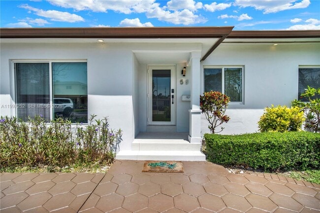 Foto del edificio - 5901 SW 45th St