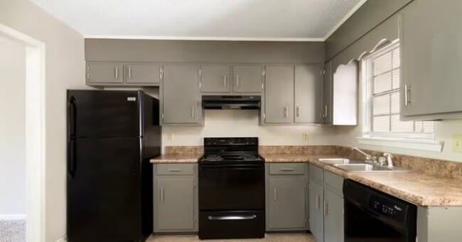 Building Photo - 632 E 33rd St