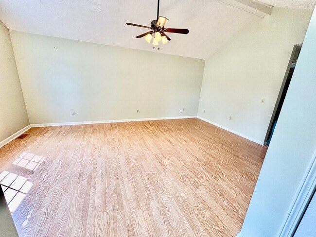 Building Photo - 3 Bedroom Home in Danville!