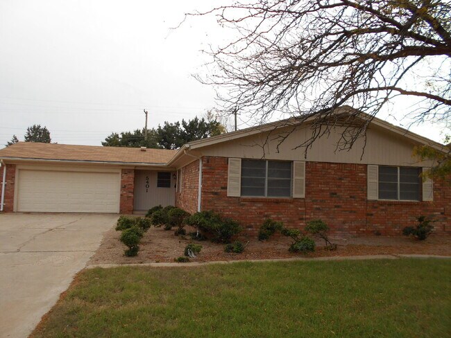 Building Photo - Spacious 3/2/2 Near Preston Smith Park