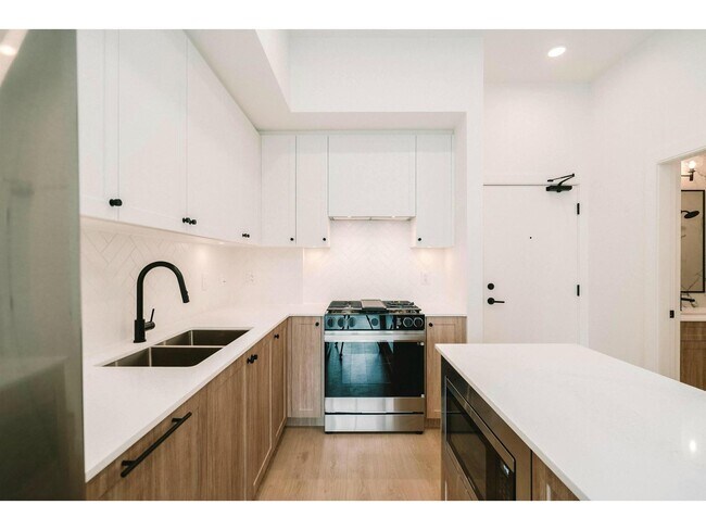 Photo du bâtiment - 19985-19976 76 Ave