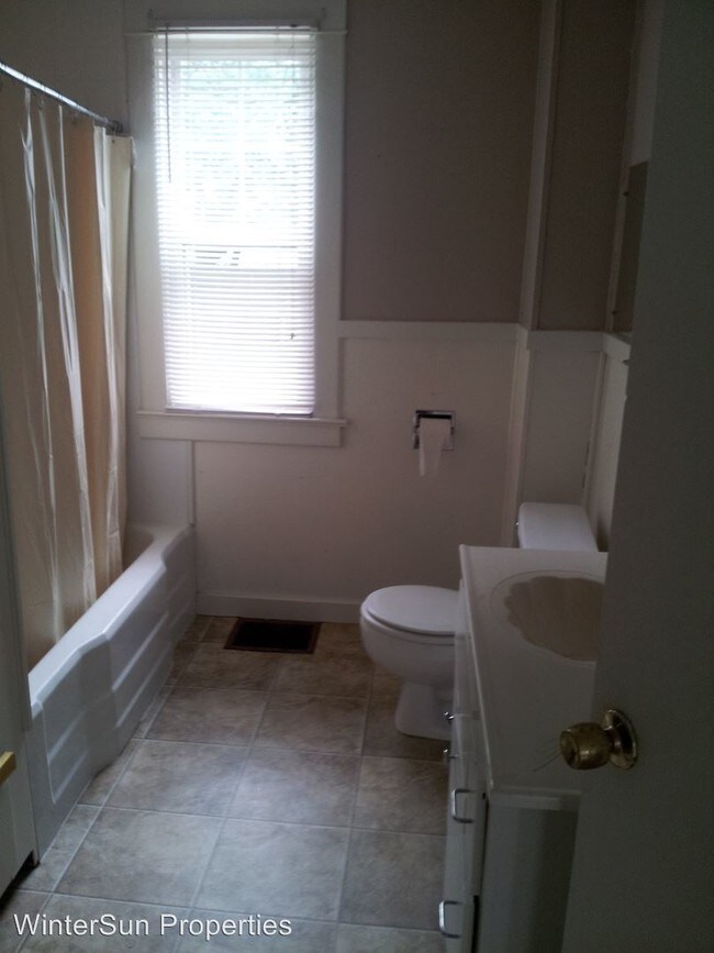 Building Photo - 3 br, 1 bath Apartment - 284 Fairbanks