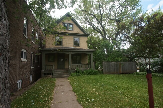 Building Photo - 1212 E 4th St