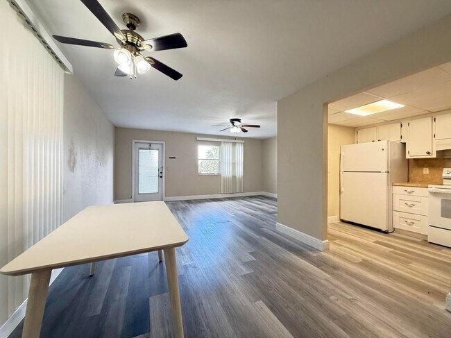 Building Photo - 323 Tuscany Ln