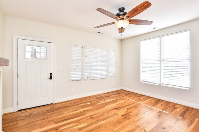Building Photo - 550 Pinckney Ct