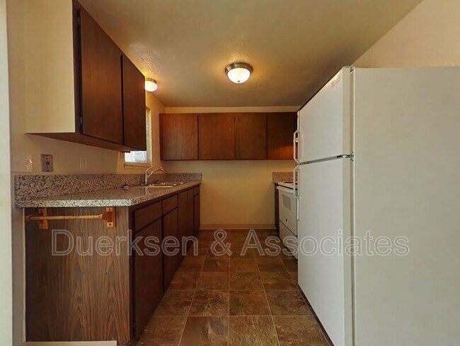 Building Photo - 2549 SW Pickford