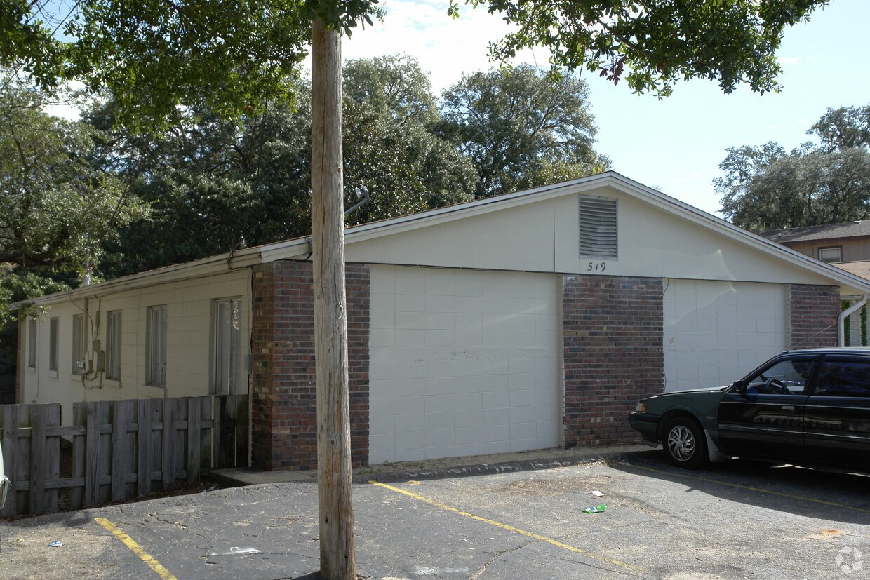 517-523 Circle Drive - Montavilla