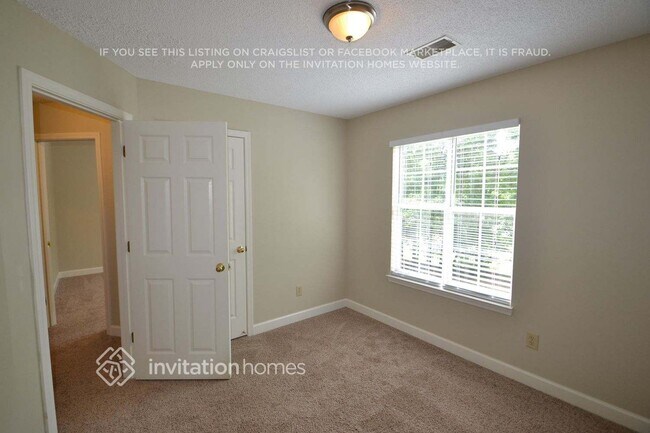 Foto del edificio - 6020 Rolling Oaks Ln