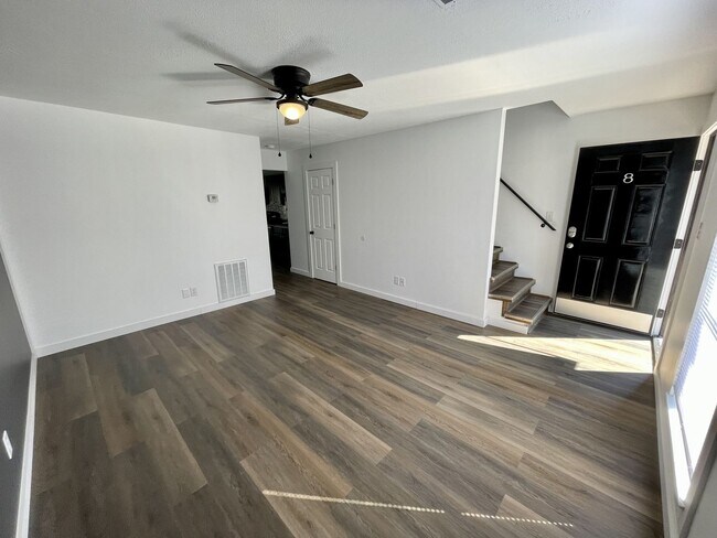 Building Photo - Hillwood Villas