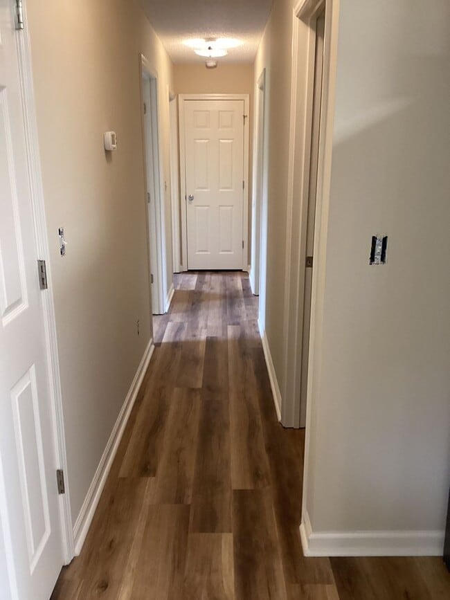 Building Photo - 3 Bedroom / 2 Bath Split-Foyer Home  Kings...