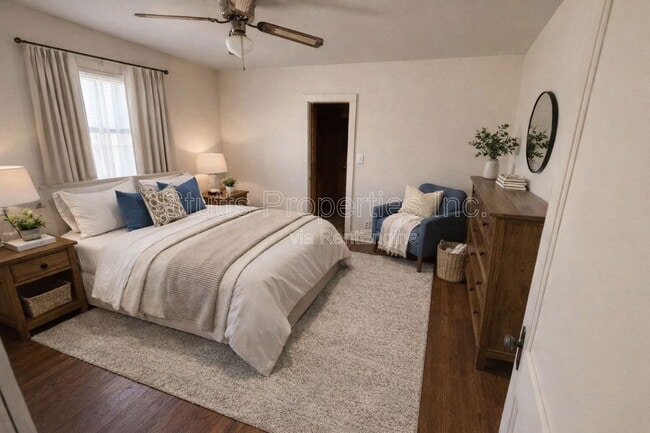 Building Photo - 903 E 8th St