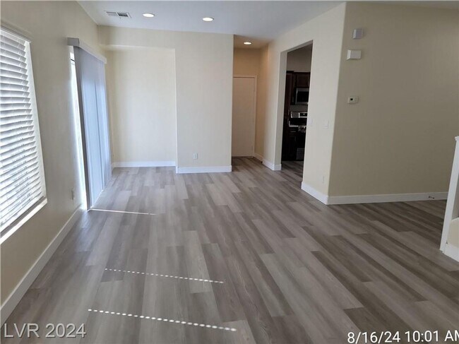 Building Photo - NLV HOME IN GATED COMMUNITY!