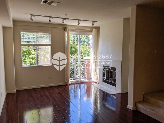 Foto del edificio - 722 City Walk Pl