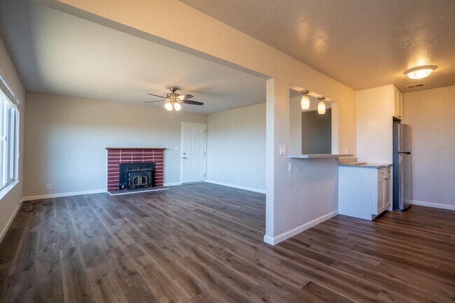 Building Photo - 556 Heathcliff Dr
