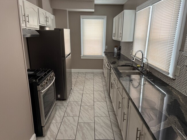 Foto del edificio - 174 Colony Crescent