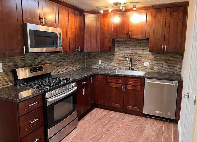 Foto del edificio - 3302 E 25th St