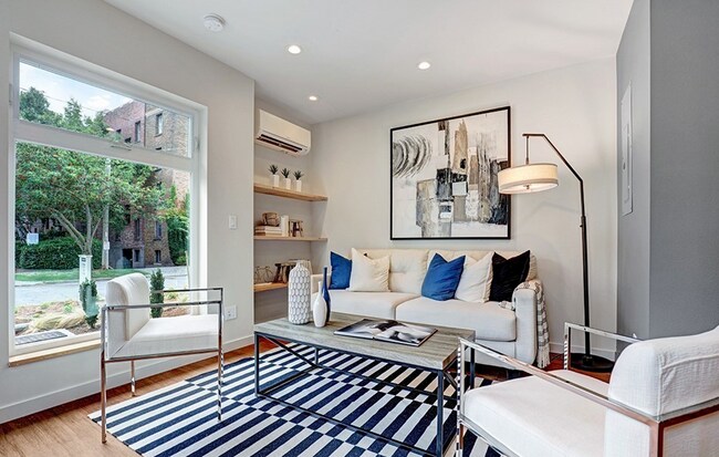 Foto del edificio - Capitol Hill 2 Bed 1.5 Bath Stunner Available!