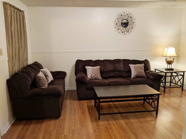 Foto del edificio - 5920 Ingram Dr