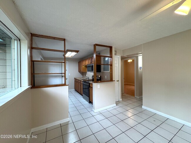 Building Photo - 4464 Spring Glen Rd