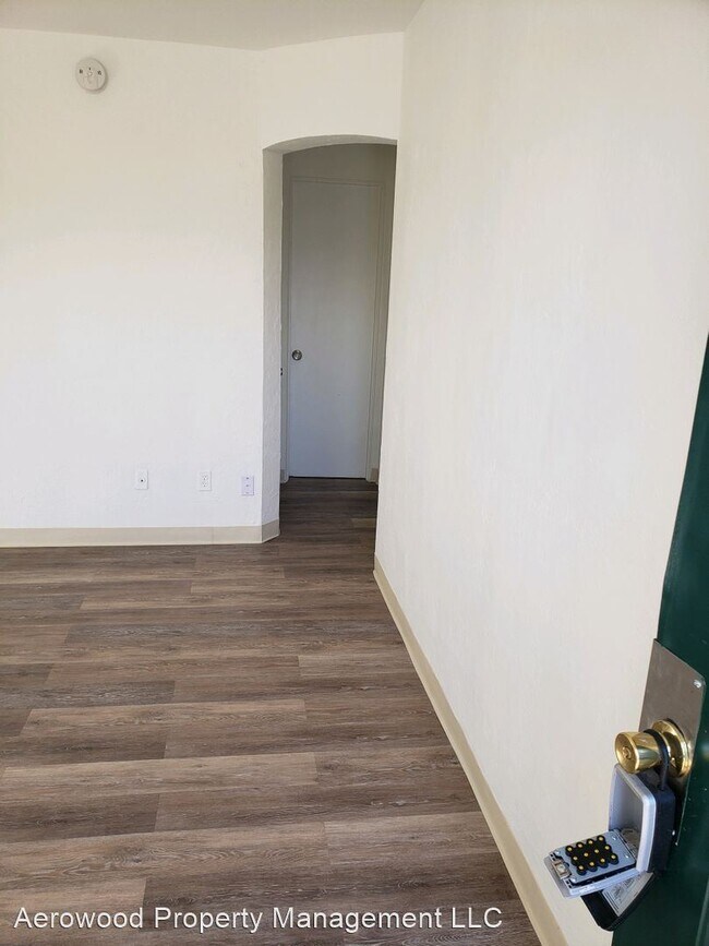 Building Photo - 1457 Kenton St