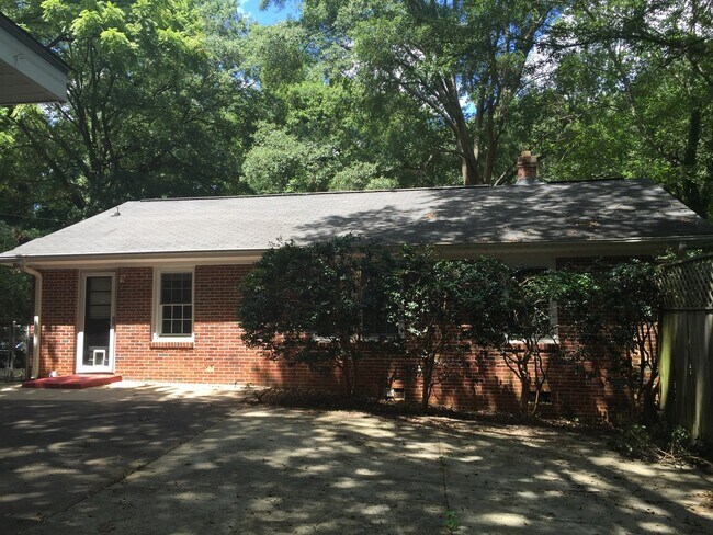 Building Photo - Charming 3 Bedroom, 2 Bath Home - Downtown...