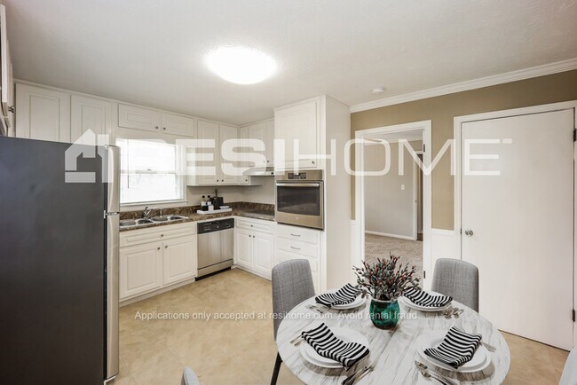 Foto del edificio - 872 Maple Drive