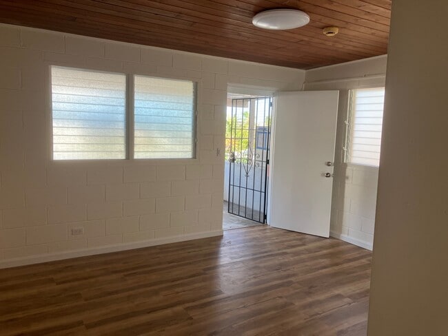 Building Photo - 1570 Pohaku St