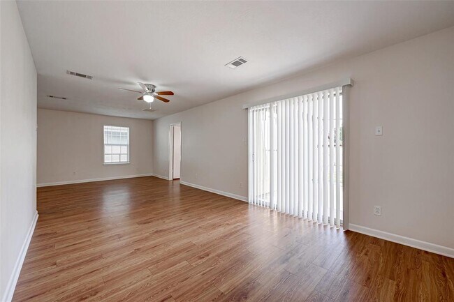 Foto del edificio - 5910 Sheringham St