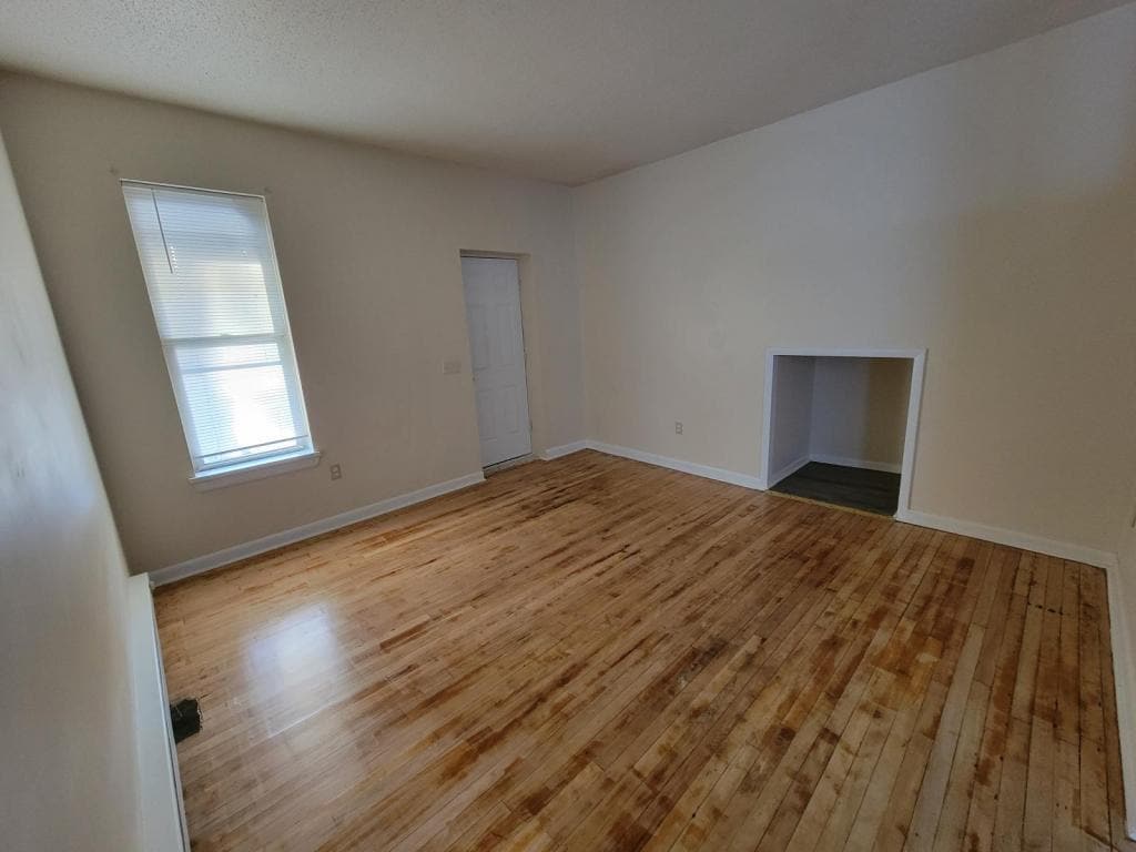 Primary Photo - 141-143 Divison St, D