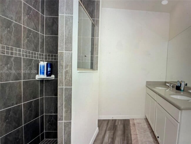 Foto del edificio - 6157 NW Gatun Dr