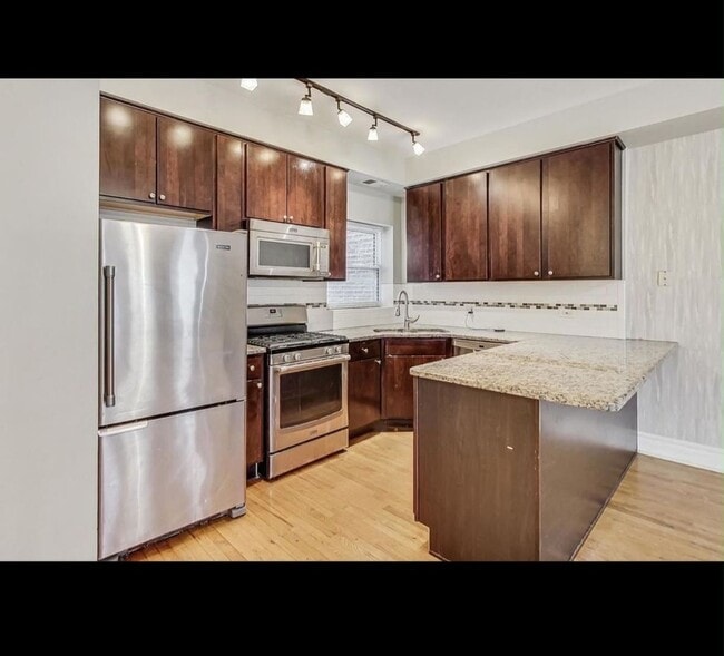 Building Photo - 4529 S Prairie Ave