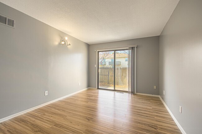 Foto del edificio - 8011 E 130th Ct