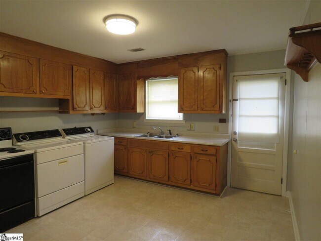 Foto del edificio - 125 White Oak Dr