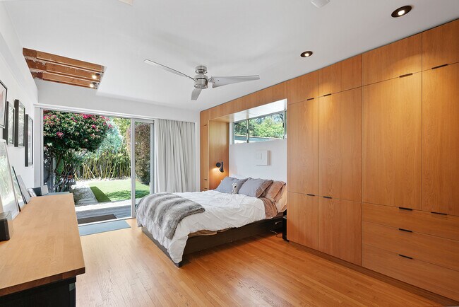 Building Photo - 1666 S CURSON Ave