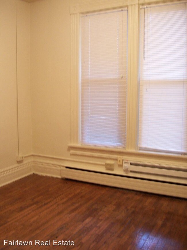 Building Photo - 206 W Washington St
