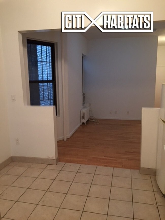 Building Photo - 302 E 94th St