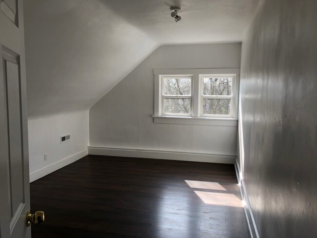 Building Photo - 425 Purcell Ave