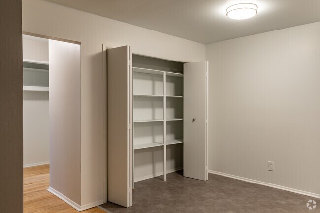 2HAB, 1HAB - The Sheridan - 928SF - Ivanhoe