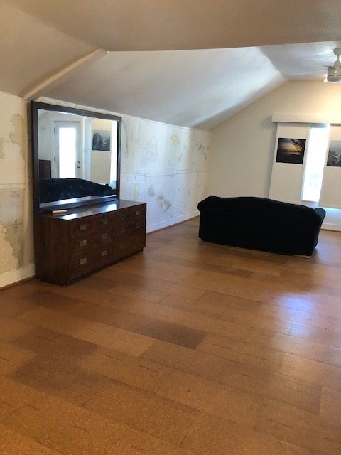 Building Photo - Large 1x1 Studio Apartment