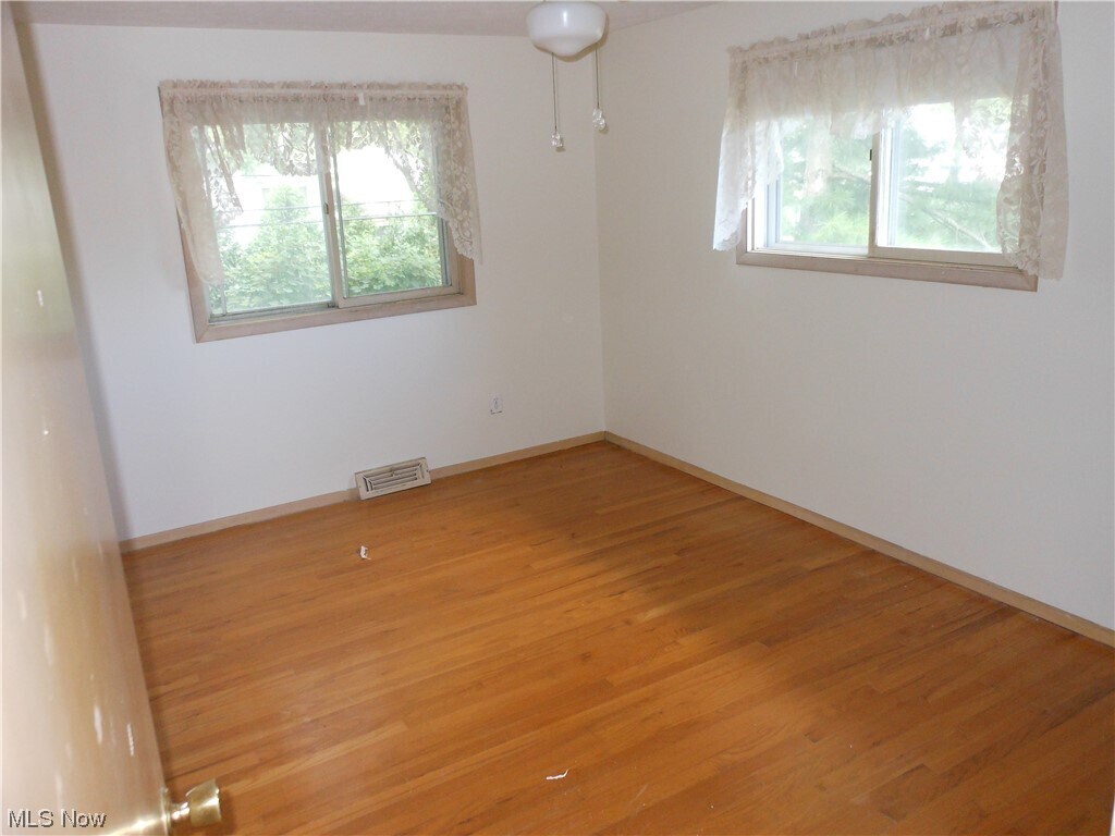 Primary Photo - 6692 Edgemoor Ave