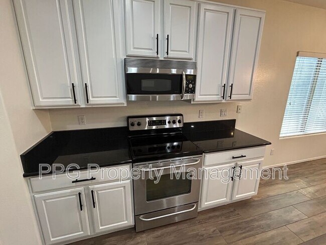 Foto del edificio - 16155 W Clinton St