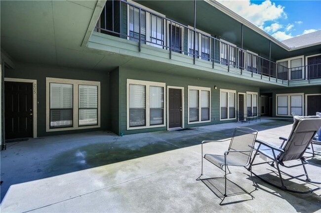 Building Photo - West Place Condo N/M