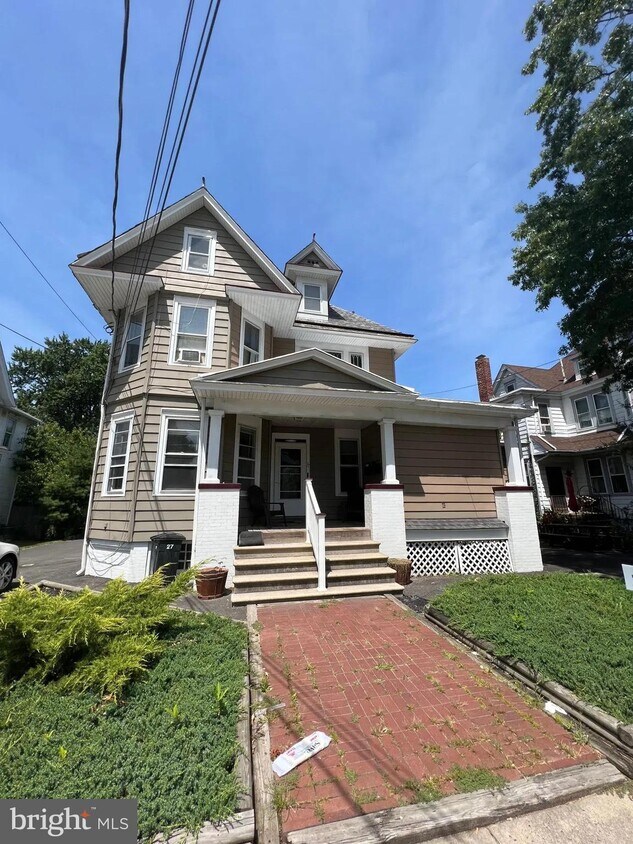 Primary Photo - 27 Washington Ave