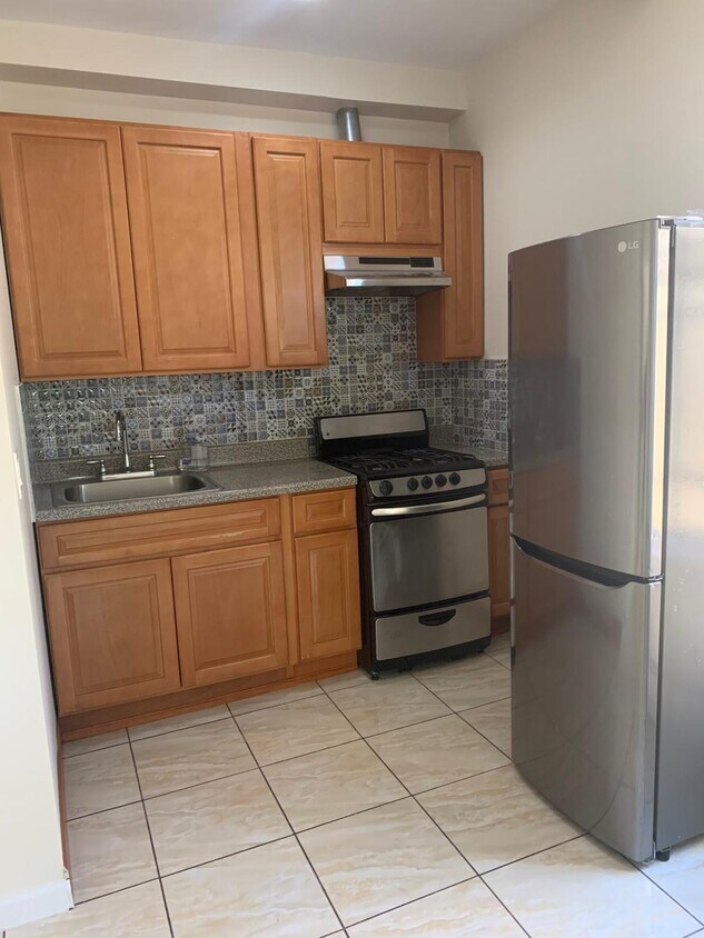 kitchen - 3132 82nd St