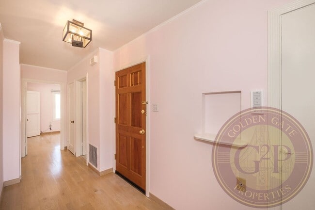 Building Photo - Collingwood Street - 450-452