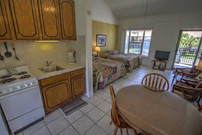 Building Photo - 200 W Kingfish St