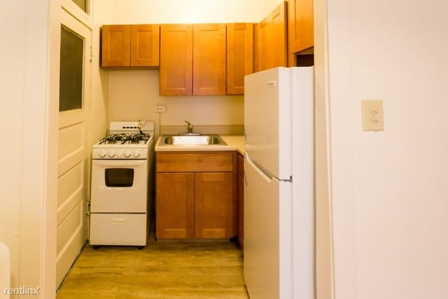 Building Photo - 519 W Brompton Ave