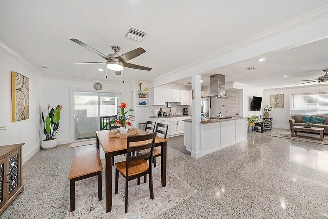 Foto del edificio - 8017 Dell Dr