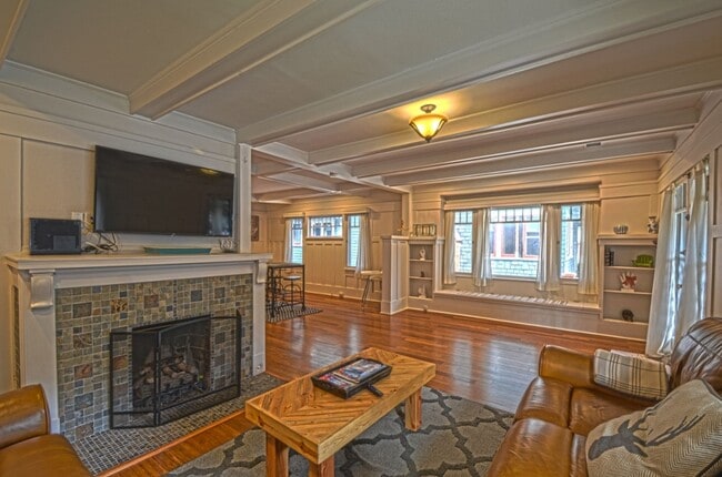Building Photo - Beautifully Renovated Craftsman with Private Yard & Guest Suite in Prime Bankers Hill