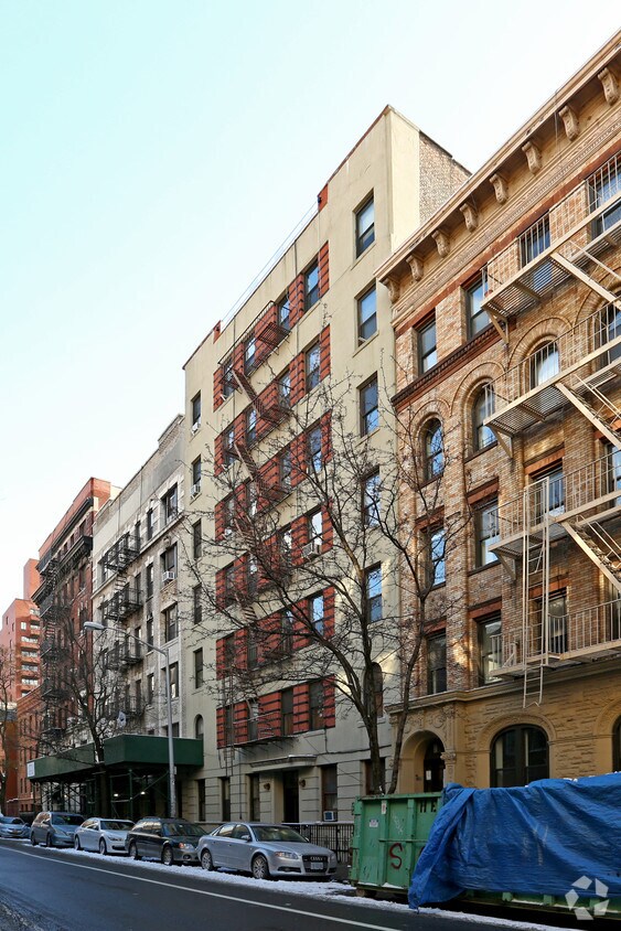 Primary Photo - 220 W 21st St